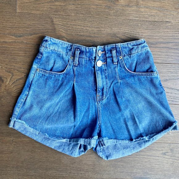 Studio F Rolled Hem High Rise Pleated Denim Blue Jean Shorts Size 2 - Picture 1 of 9